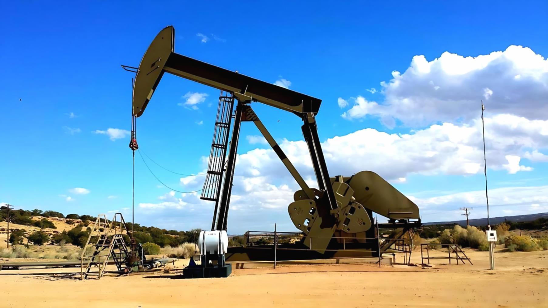 Oil reservoir engineering technical workspace